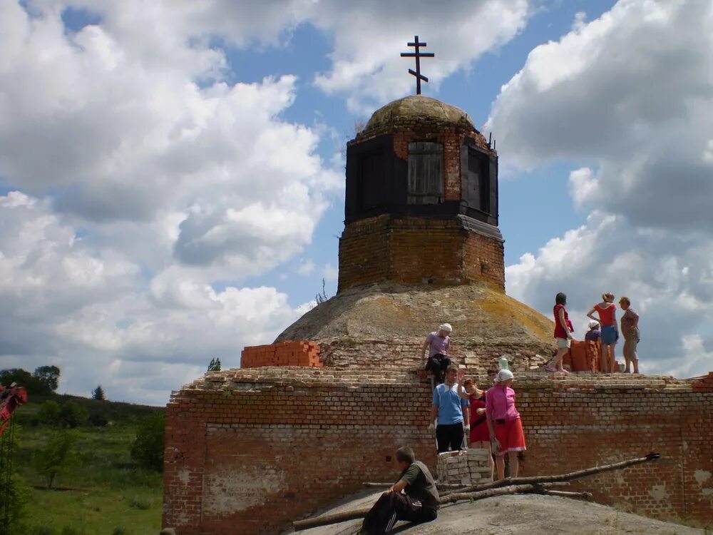 Никольское на еманче. Никольское на Еманче храм. Церковь село Никольское на Еманче. Матренки Хохольский район село Никольское на Еманче. Воронеж село Еманча Церковь.