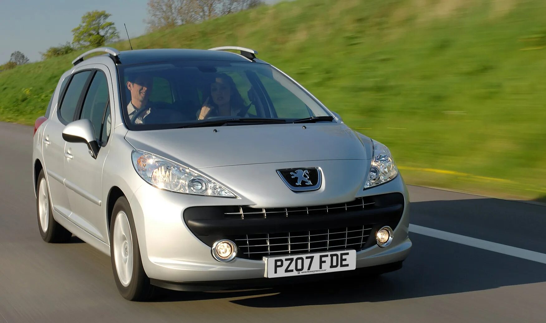 Какое пежо лучше купить. Peugeot 207 SW. Peugeot 207 универсал. Пежо 316. Пежо SW 2007 года.