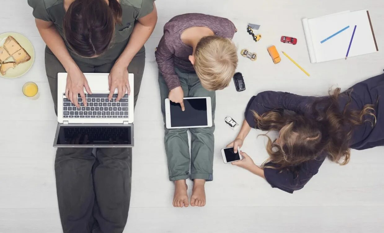 Проблема социальных сетей. Проблемы возникающие при общении в соц сетях. Интернет зависимый человек. Интернет зависимость. Компьютерная и интернет зависимость.