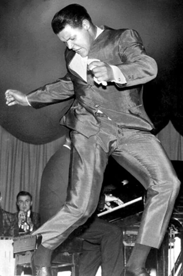 Чабби чекер твист. Twist his d. Твист танец. Шейк танец 60-х годов. Jantjies elton scandal.