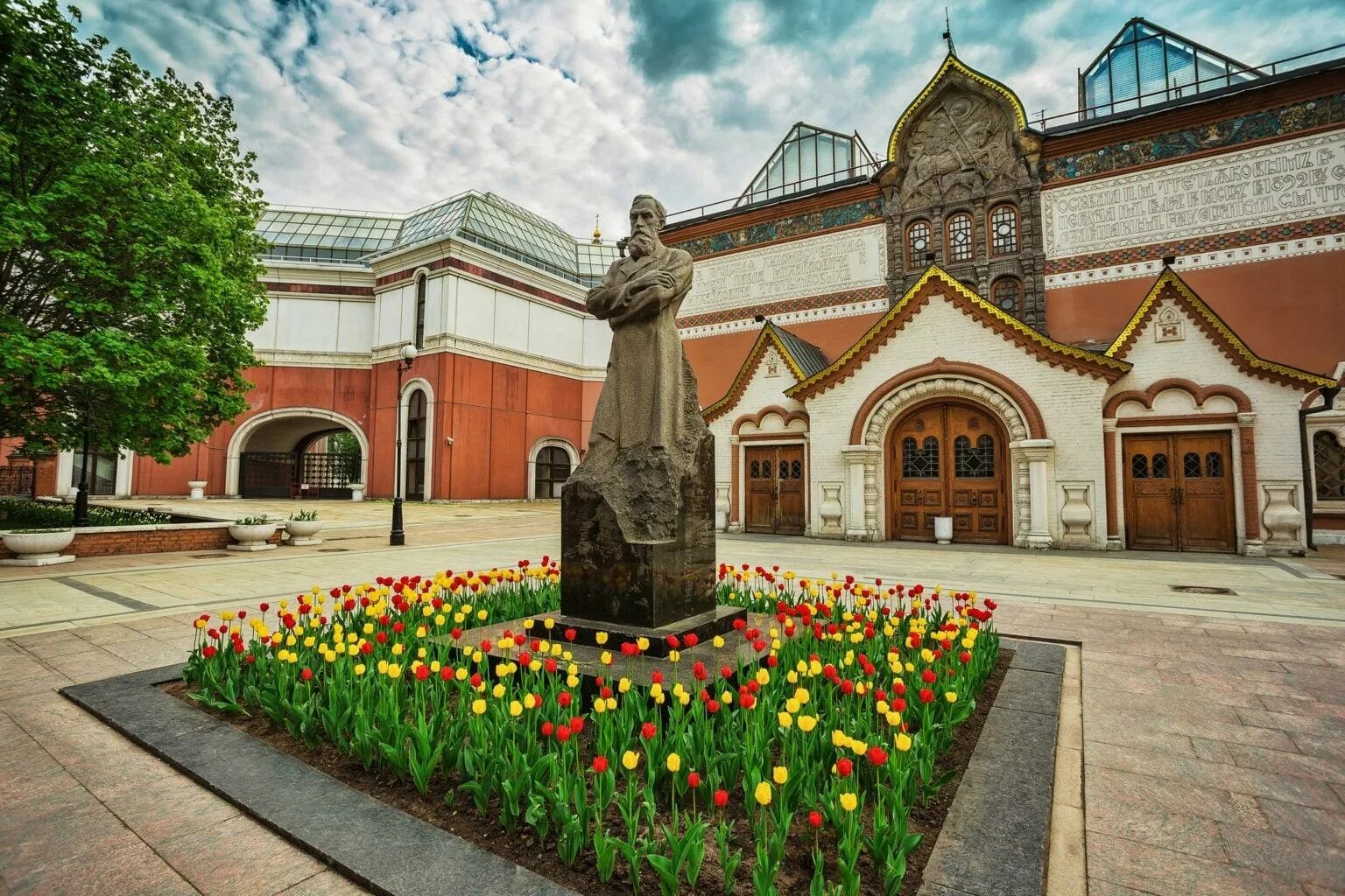 Номер третьяковской галереи. Государственная Третьяковская галерея Москва. Лаврушинский переулок Третьяковская галерея. Музей Москва Третьяковка. Здание Третьяковской галереи в Москве.