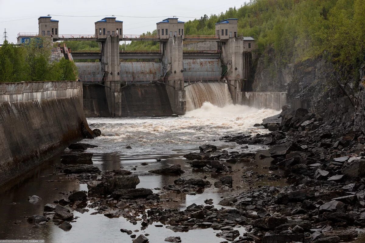 дивногорская гэс красноярск. хакасия саяно шушенская гэс. с. саяно-шушенская гэс имени непорожнего (хакасия). верхнетуломский гэс поселок.