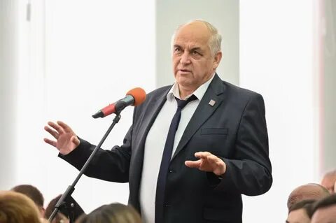 Председатель проводит