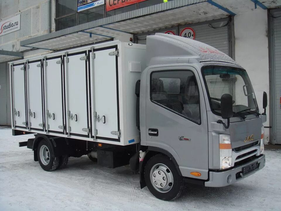 Jac фургон. JAC n56 шасси. JAC хлебный фургон. JAC n200 промтоварный. Изотермический фургон JAC N 56.