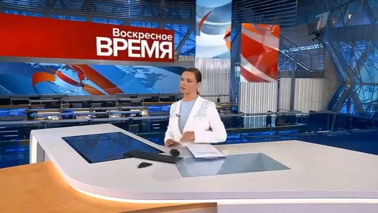 Воскресное время первый канал 2013. Начало программы время. Конец программы время. Начало программы время первый канал +4.