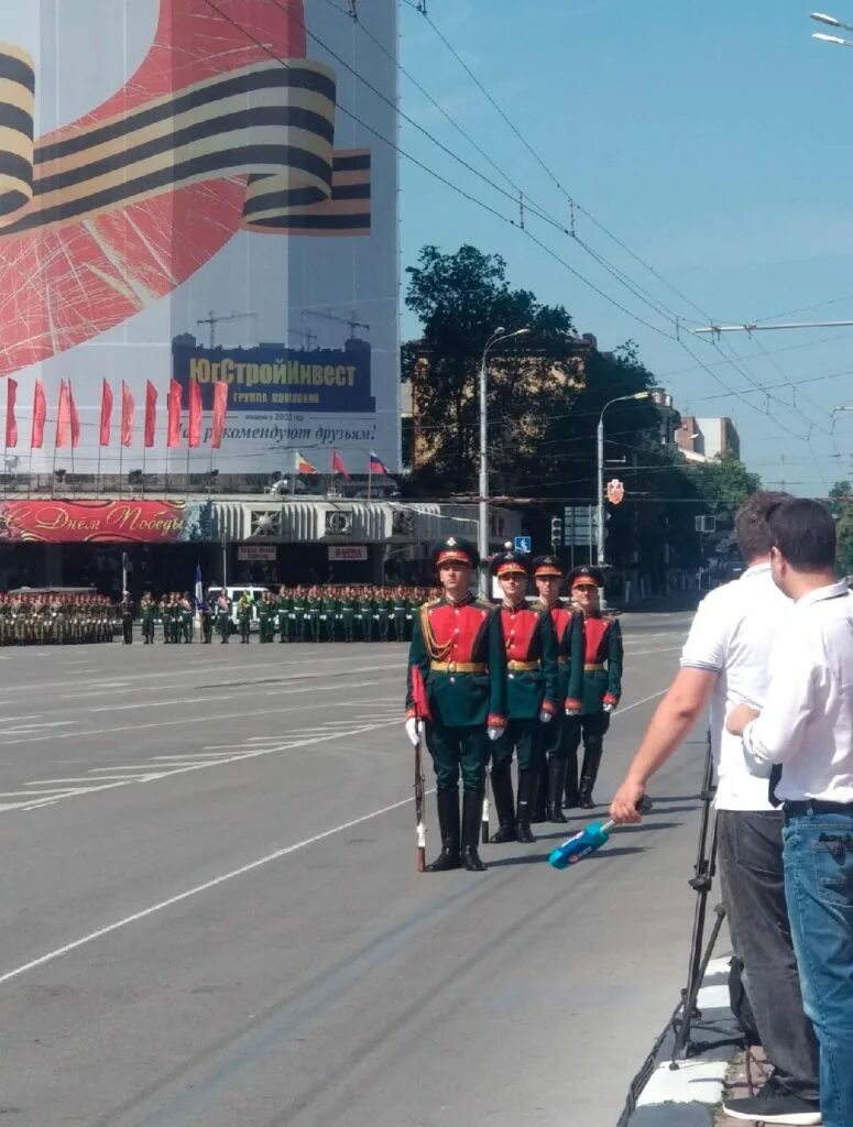 Театральная площадь Ростов на Дону парад Победы. Парад в Ростове на Дону 2020. Парад Победы 2021 Ростов на Дону. Парад на театральной площади в Ростове на Дону 2021. Парад ростове на дону