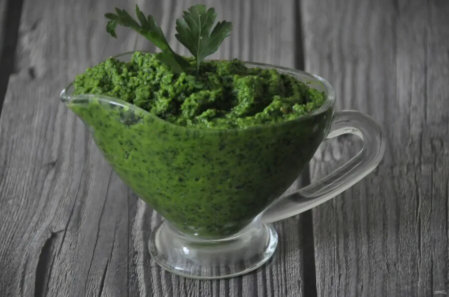 Паштет из петрушки. Соус с петрушкой и чесноком. Черемшовое песто. Песто петрушка. Соус из петрушки.