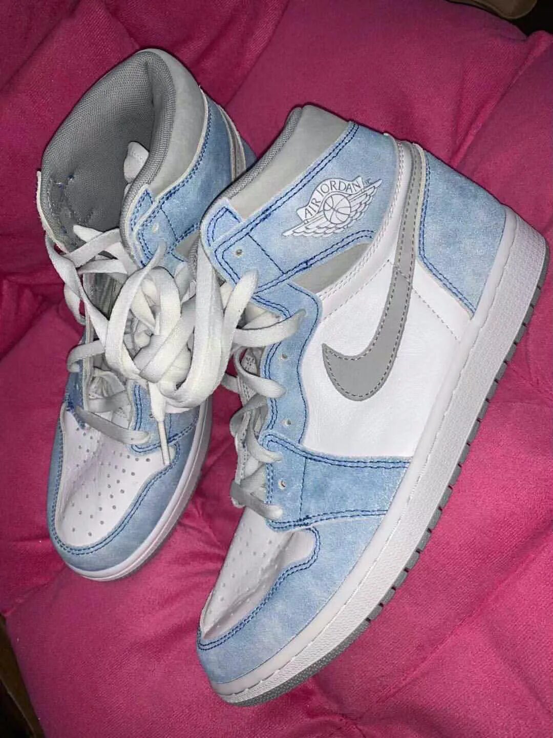 Nike air jordan 1 mid hyper royal. Air jordan hyper royal. Nike air jordan 1 high hyper royal. Air jordan 1 high og hyper royal. Air jordan hyper royal.