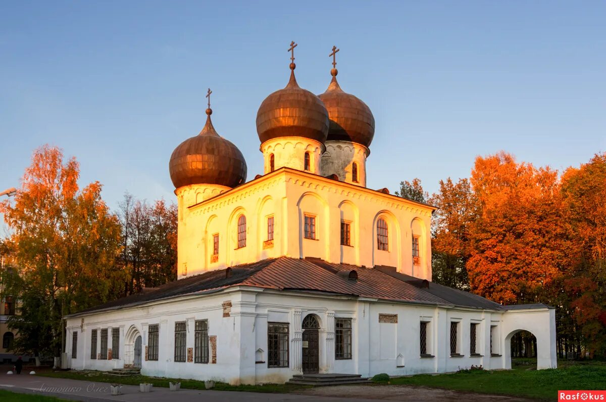 Церковь на нередице великий новгород. Церковь параскевы пятницы в великом новгороде. Церковь спаса преображения великий новгород. Новгороде ц. Церковь параскевы-пятницы на торгу великий новгород.