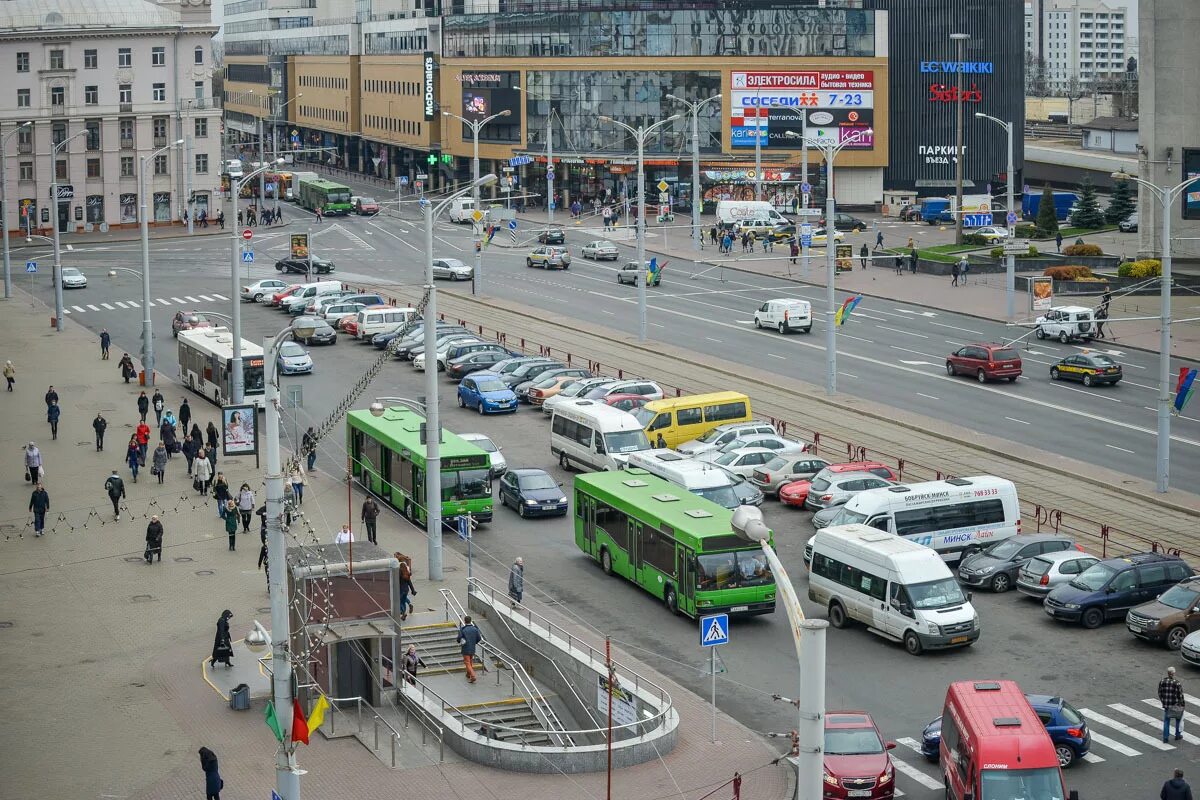 Ост минск. Минск Привокзальная площадь. Парковка на ЖД вокзале Минск. Вокзал Минск площадь Привокзальная. Парковка в Минске на Центральном вок.