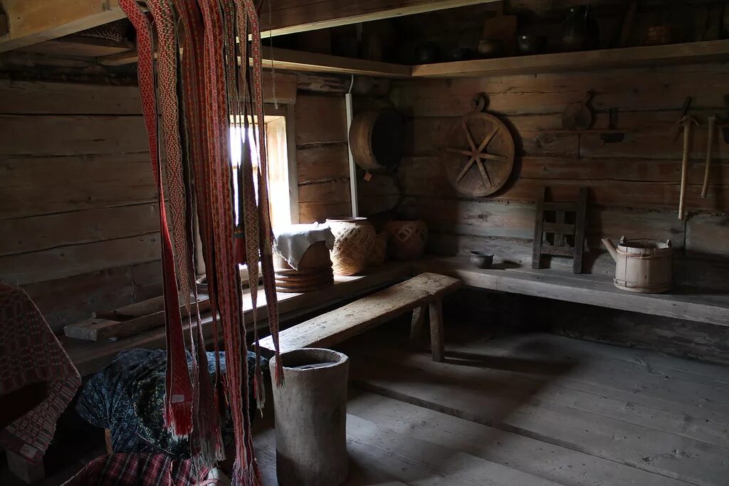 Забытые квартиры. Описание крестьянской избы. Место хозяина в доме. Место хозяина в доме. Кот занял место.