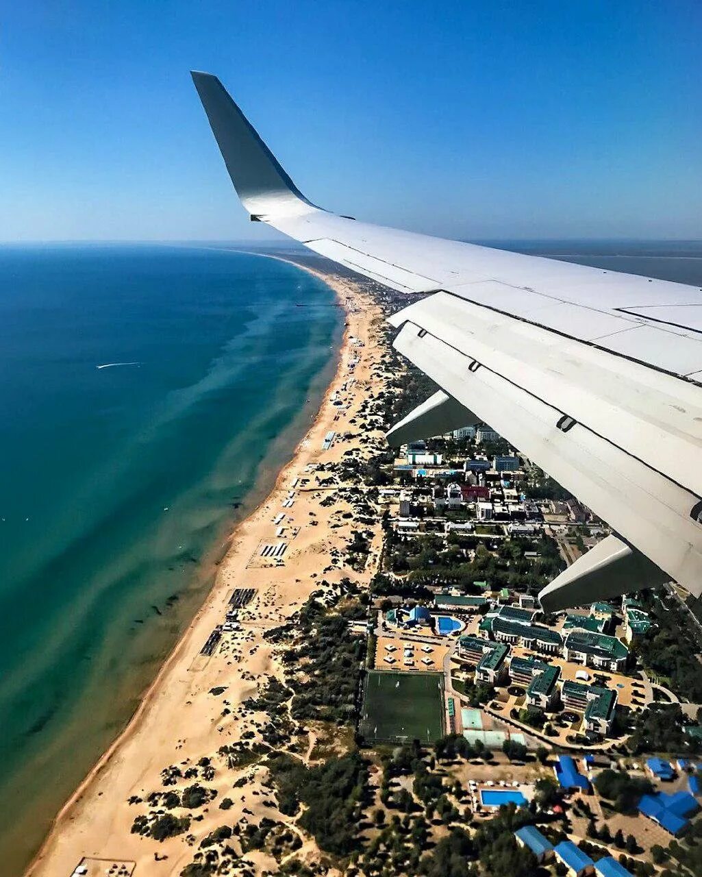 На самолете на море россия. Самолет над пляжем. Самолет над морем. Анапа. Вид с самолета на море.