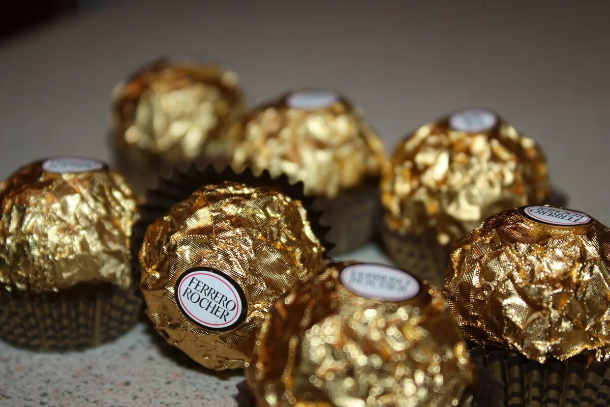 Ferrero Rocher конфеты. Ferrero Rocher 1 кг. Ферреро Роше коллекция т15. Ferrero Rocher шоколад. Купили 12 килограммов шоколадных конфет