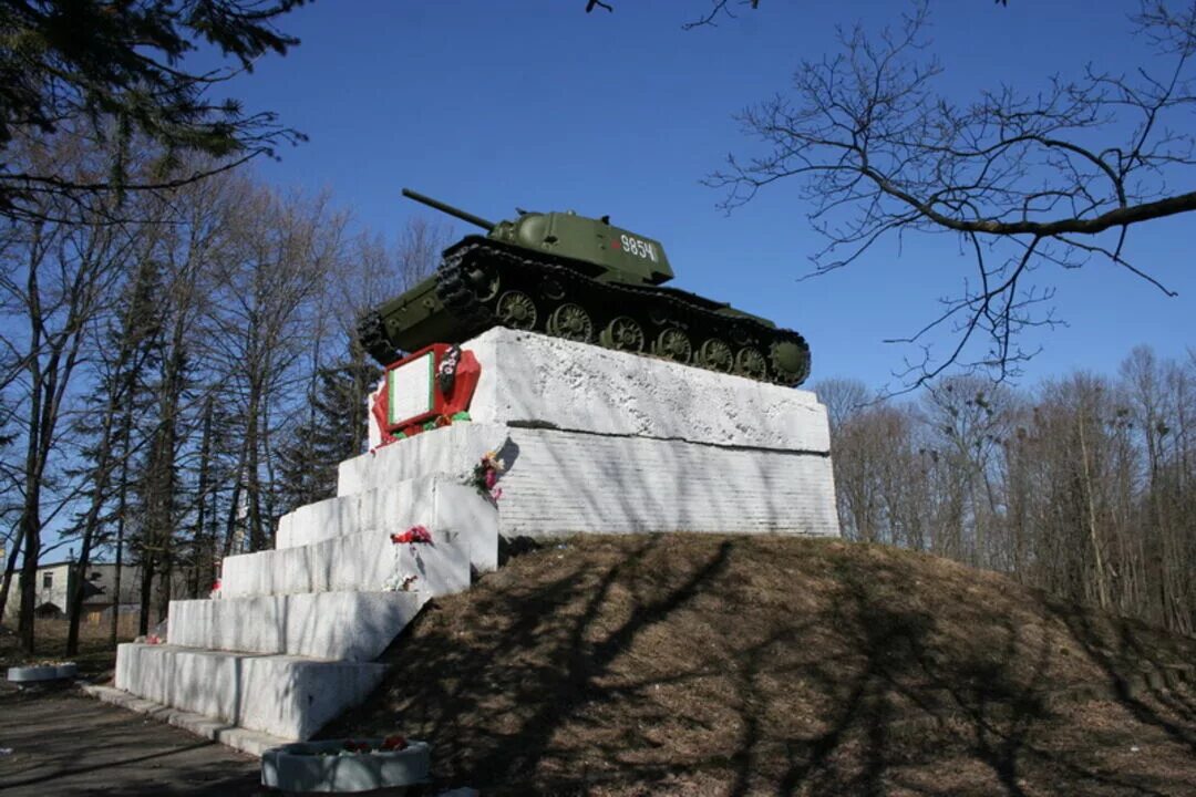 Танк в Ропше памятник. Ропша Ленинградская область танк-. Ропша танк кв-1. Танк кв Ропша.