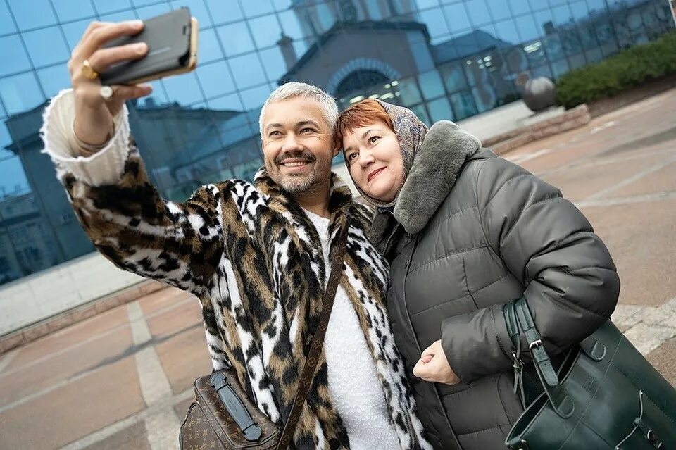 Рогов СТС. Съемки Рогов. Стилист Телеканал СТС. Фото родителей Рогова.