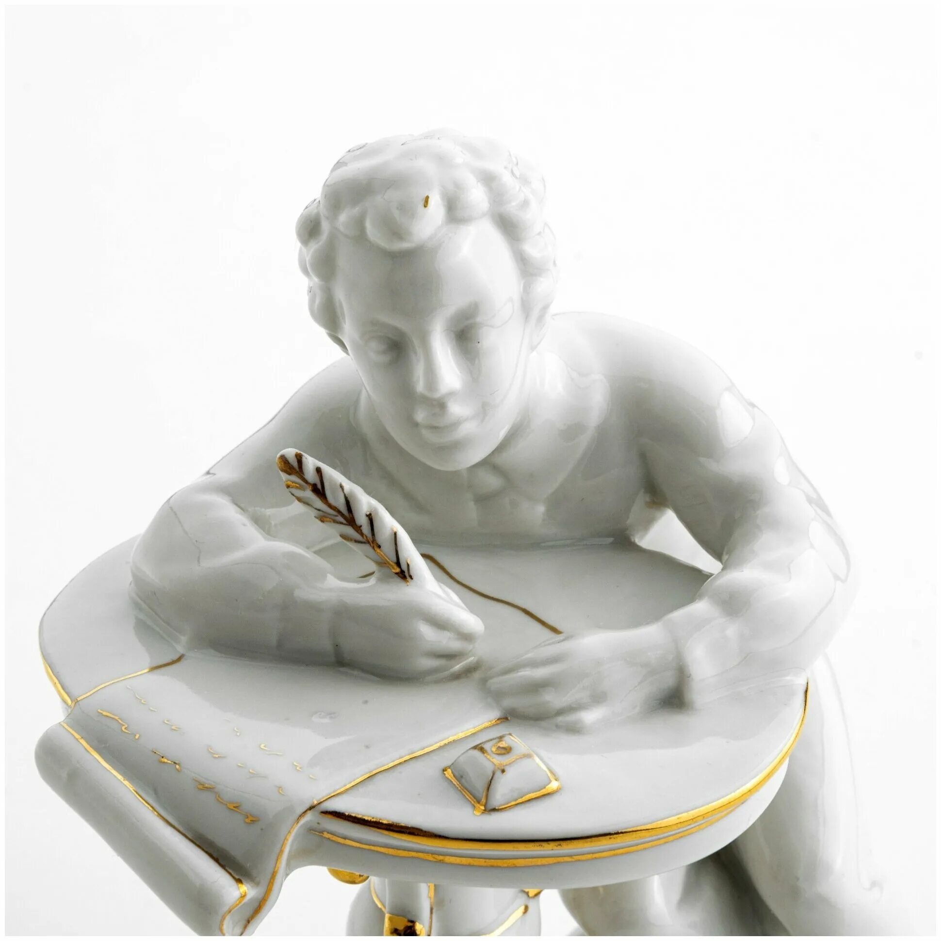 Молодой пушкин лфз. Статуэтка фарфоровая юный пушкин. Лфз статуэтка юный пушкин. Статуэтка пушкин лфз. Лфз статуэтка юный пушкин.