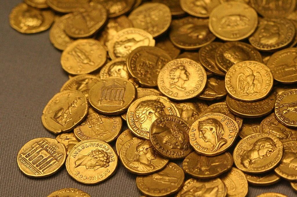 Монета Золотая. Золотые монеты древности. Древние деньги. Деньги золотые монеты. Золотые монеты ру
