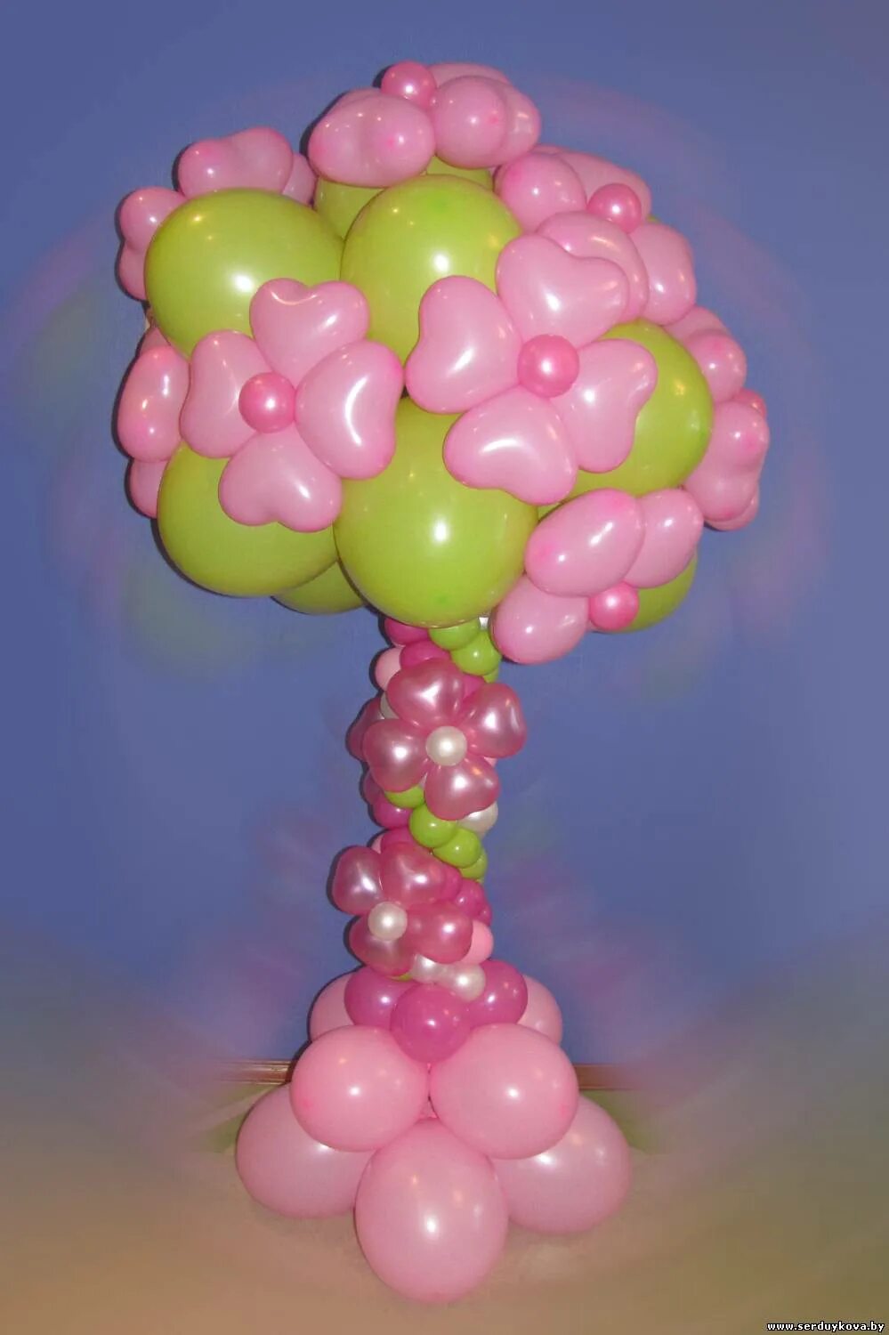 Воздушные шарики деревья. Дерево из шариков. Фигуры из воздушных шаров. Дерево с цветами из воздушных шаров. Воздушные деревья из шаров своими.