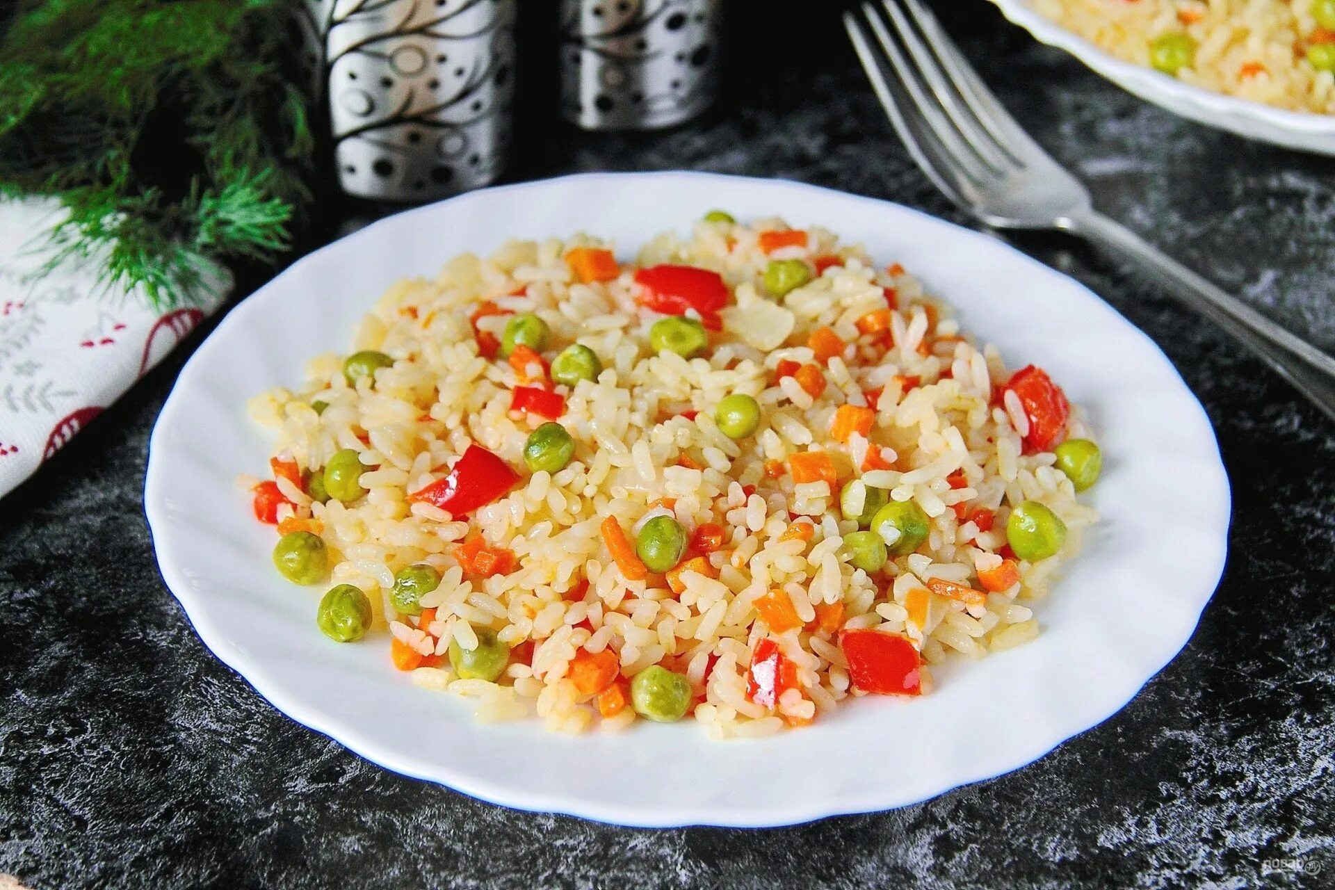 Рис с овощами быстро и вкусно. Рис кукуруза горошек морковь. рис кукуруза горошек перец болгарский морковь лук. рис с зеленым горошком. рис припущенный с овощами.