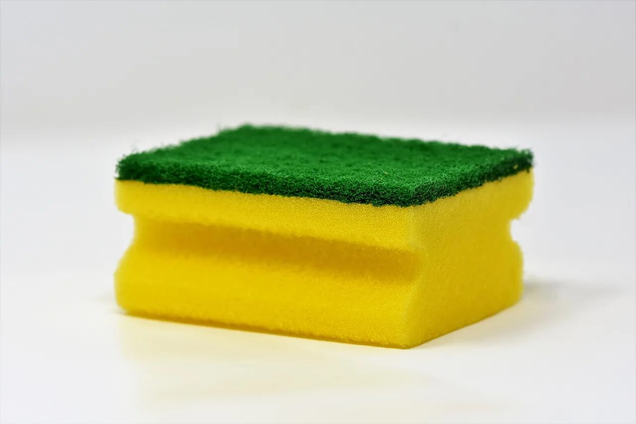 Sponge 2. Необычные губки для посуды. Губка кухонная. Губка в холодильнике. Губка для мытья посуды желтая.