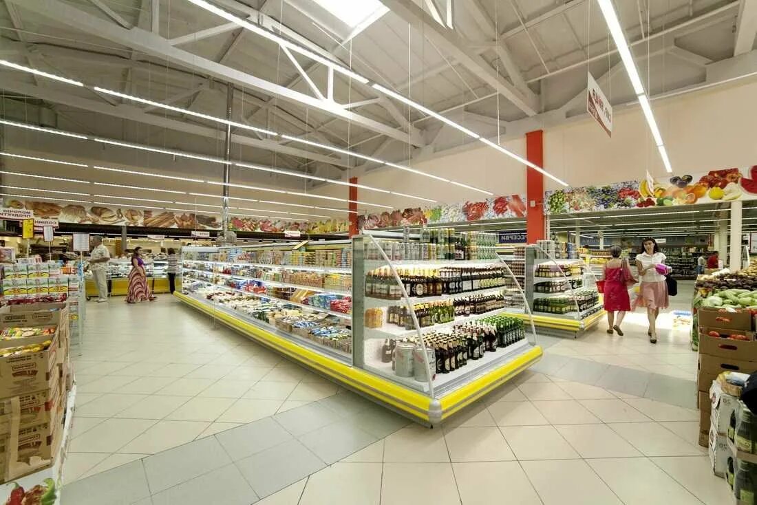 Красивый продуктовый магазин. Торговый зал продуктового магазина. Витрина продуктового магазина. Продуктовый магазин. Торговый зал продукты.