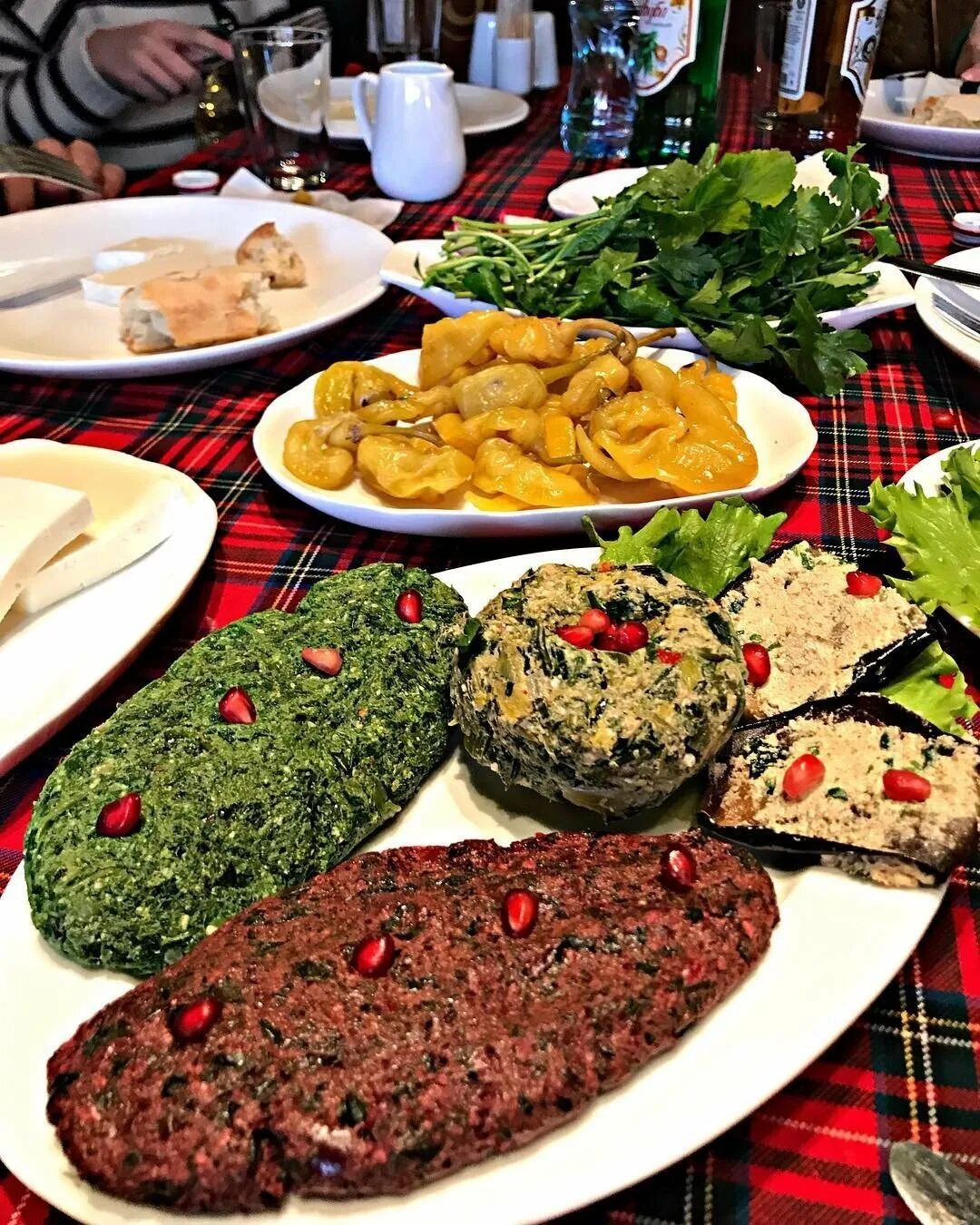 Национальная еда Грузии. Национальная кухня грузин. Традиционные блюда Грузии.