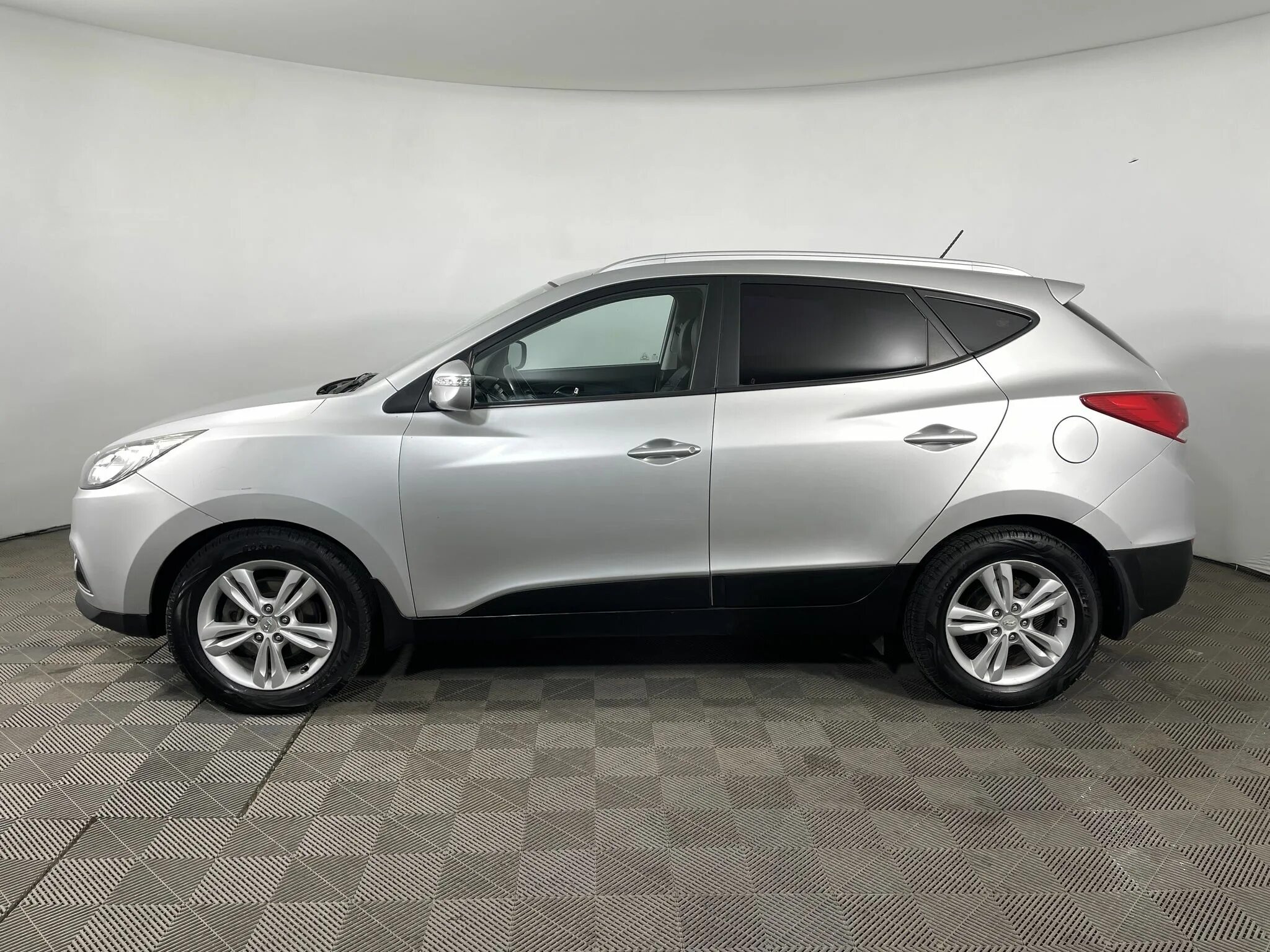 Ай 35 серый. Хендай томск. Hyundai ix35 2014. Ix35 коричневый. Хендай ай 35 полный привод.
