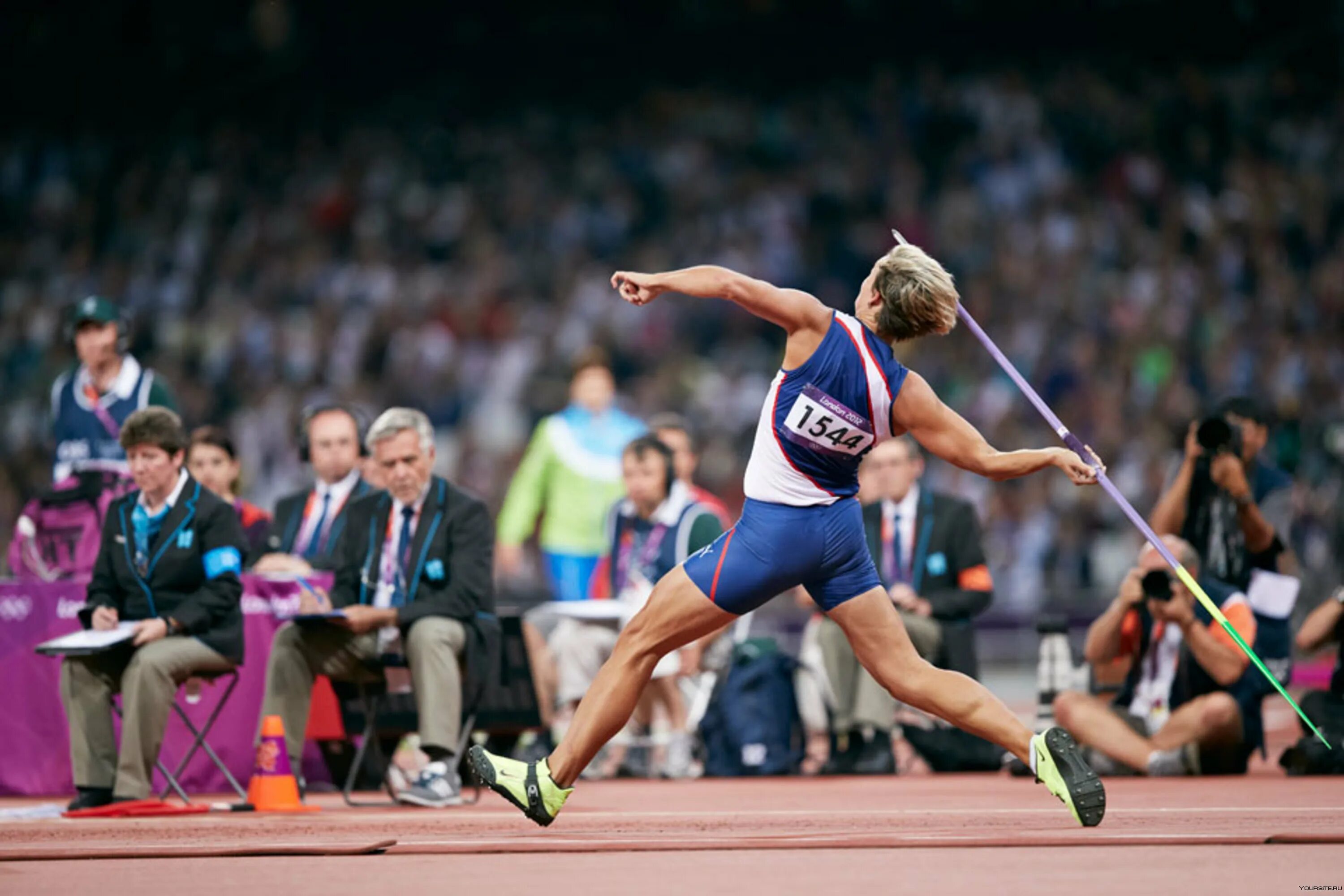 Метание копья в легкой атлетике. Метание диска в легкой атлетике. Толкание ядра в легкой атлетике. Метание копья в легкой атлетике. Метания броском.