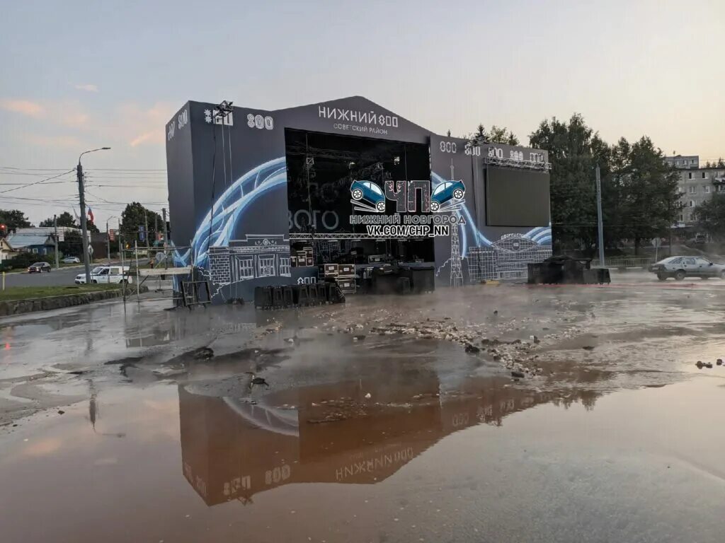Новгород тонет. Новгород тонет. Ливень в нижнем новгороде 18 июля. Потоп в нижнем новгороде. Половодье нижний новгород.