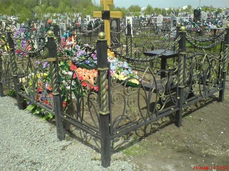 Ограда плазма. Оградки на могилу барнаул. Оградки на могилу барнаул. Ограждение для могилы из металла. 5.
