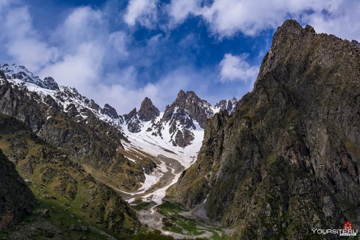 Какие есть горные. Гора цей Северная Осетия. Северная Осетия Алания Цейское ущелье. Кавказ Цейское ущелье. Северная Осетия горы Цейское ущел е.