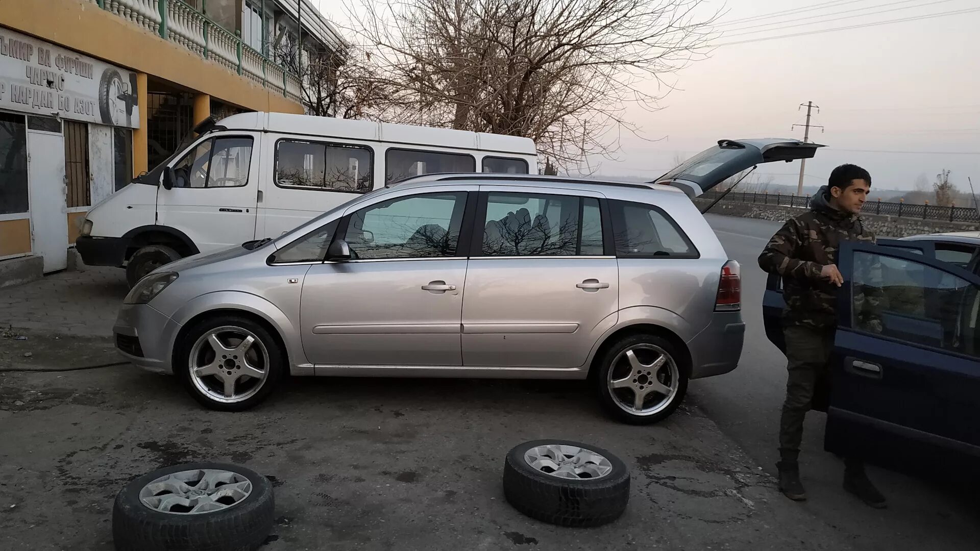 Opel zafira диски. Opel Zafira b r18. Опель Зафира 17 диски. Диски на Опель Зафира а на 16. Opel Zafira b r17.