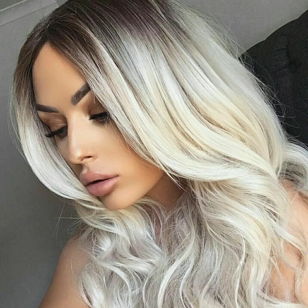 Bright blonde. Пепельный миллиривинь. Балаяж платиновый блонд. Платиновый блонд пепельный ледяной. Балаяж тотал блонд.