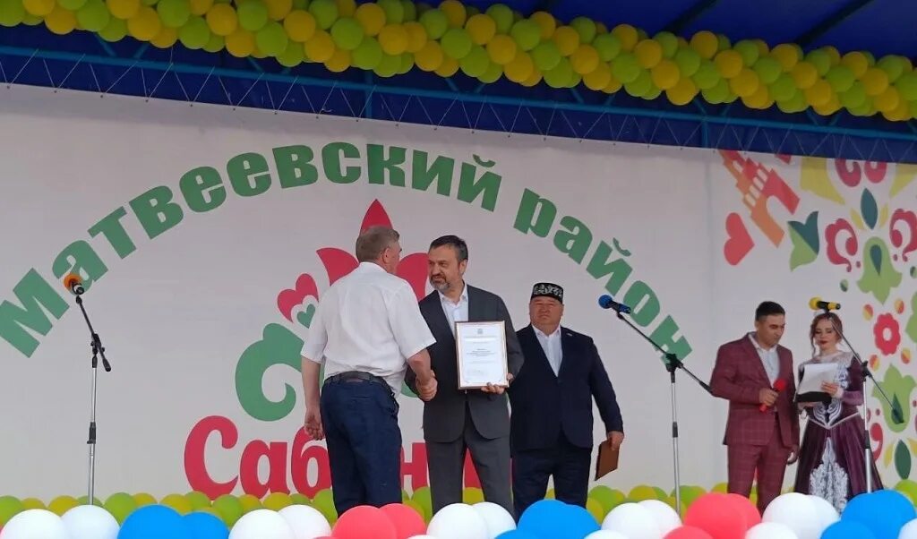 Сабантуй 2022 татарская каргала. Сабантуй 2022 оренбург татарская каргала. Сабантуй оренбургская область. Сабантуй оренбургская область. Татарский ансамбль.