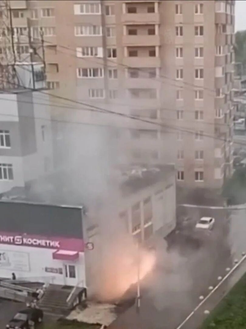 Что горит в ульяновске сейчас. Ульяновск улица ульяны громовой район. сгорел магнит. сгорел магазин и ульяновск. горит магазин магнит пожар.