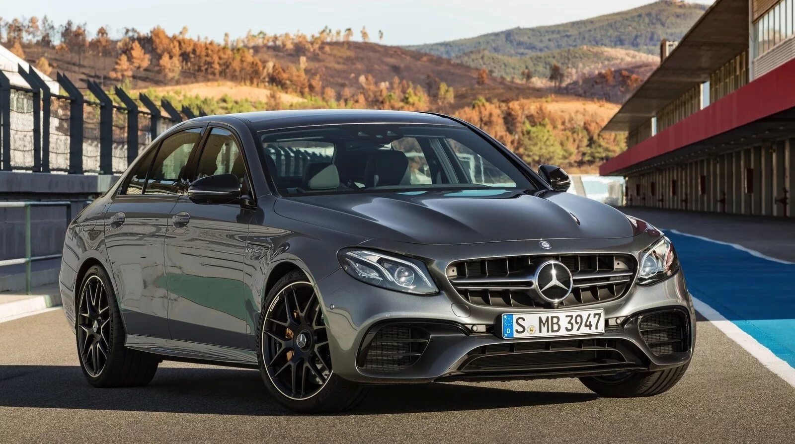 Mercedes e 2018. Mercedes e63s AMG. Мерседес АМГ e63 s. Мерседес e63 AMG. Мерседес е63 АМГ 2018.