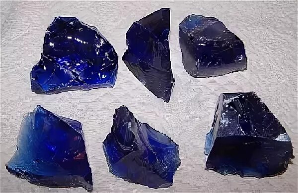 Голубой обсидиан камень. Камень обсидиан синий. Севанский голубой обсидиан. Обсидиан Кристалл неограненный голубой. Синий обсидиан