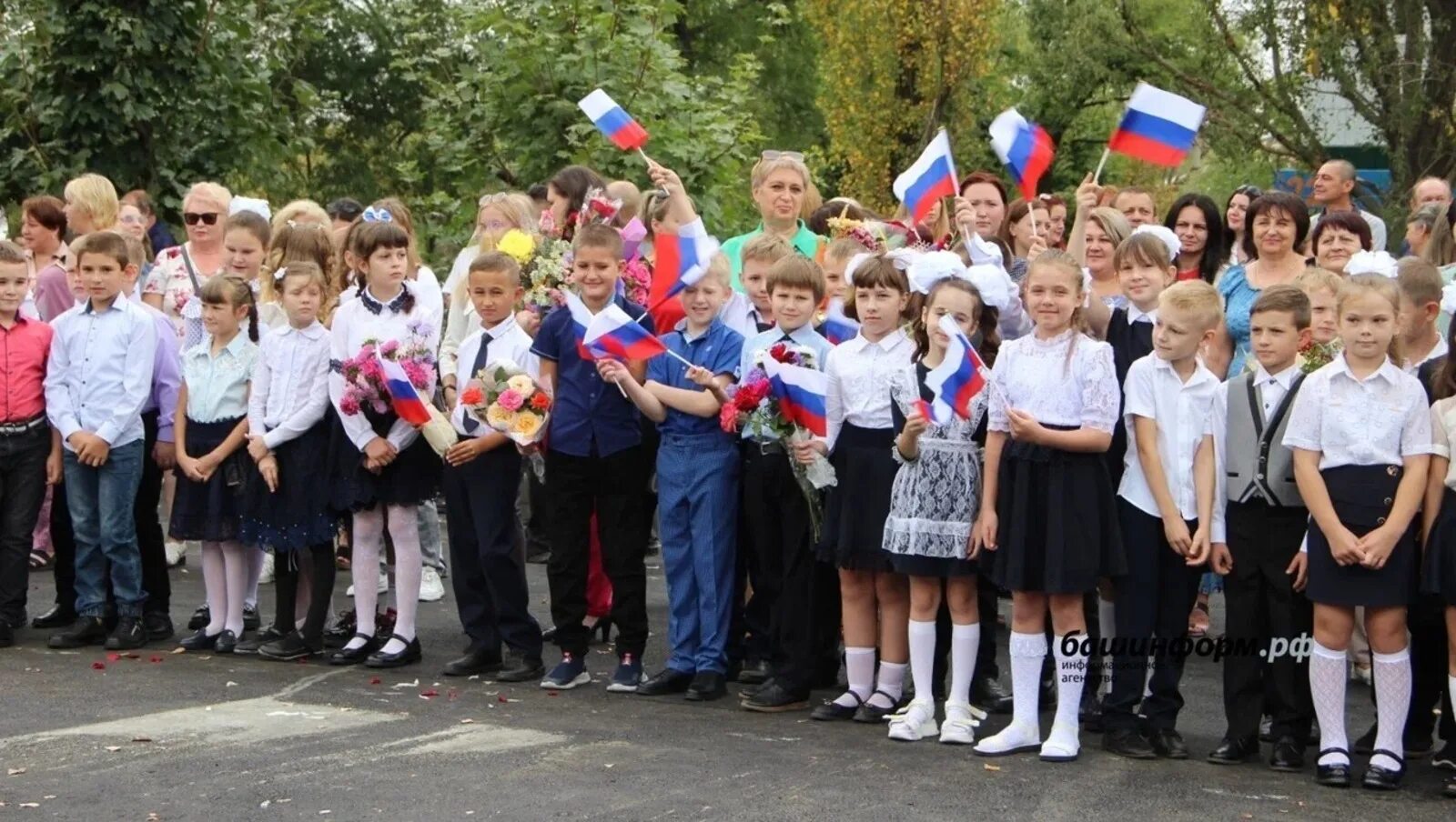 Дважды два - четыре": фоторепортаж с торжественной линейки в уфимской гимназии