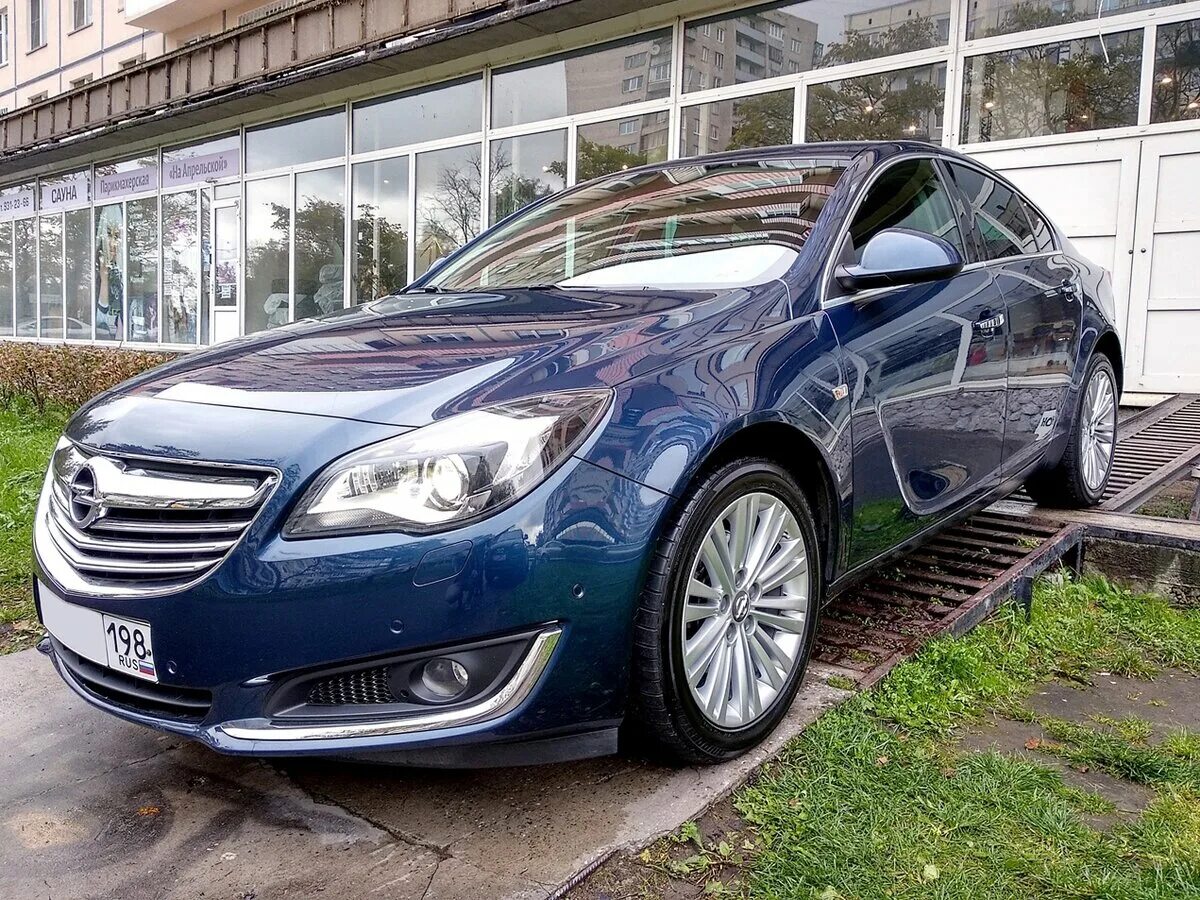 Инсигния 1.6 отзывы. Opel Insignia 2013. Опель Инсигния 2011 синяя. Опель Инсигния 2013. Опель Инсигния Рестайлинг.