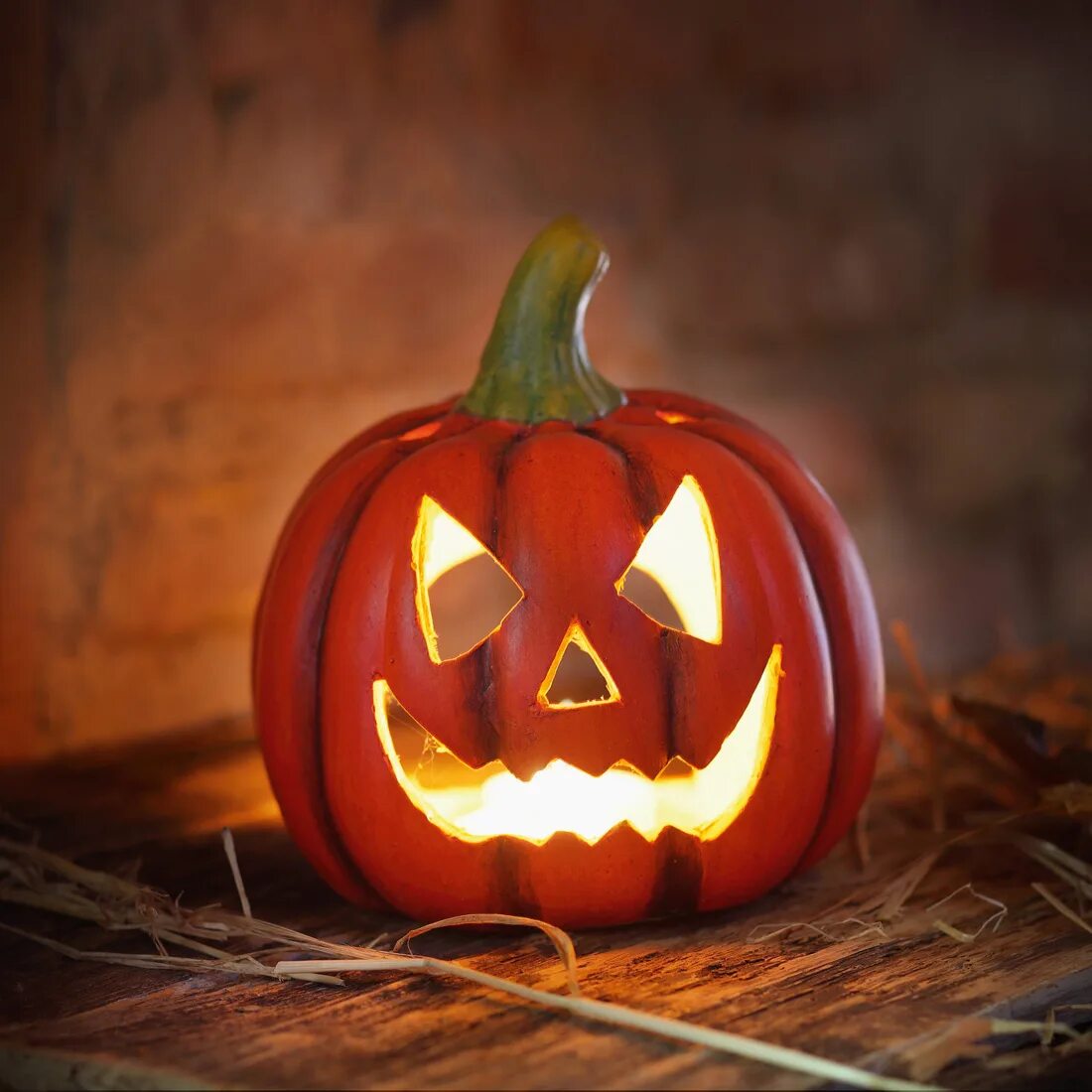 Черешок у тыквы. Вырезание тыквы на хэллоуин. Фонарь джека на белом фоне. Джек о лантерн хэллоуин. Тыквенный декор.