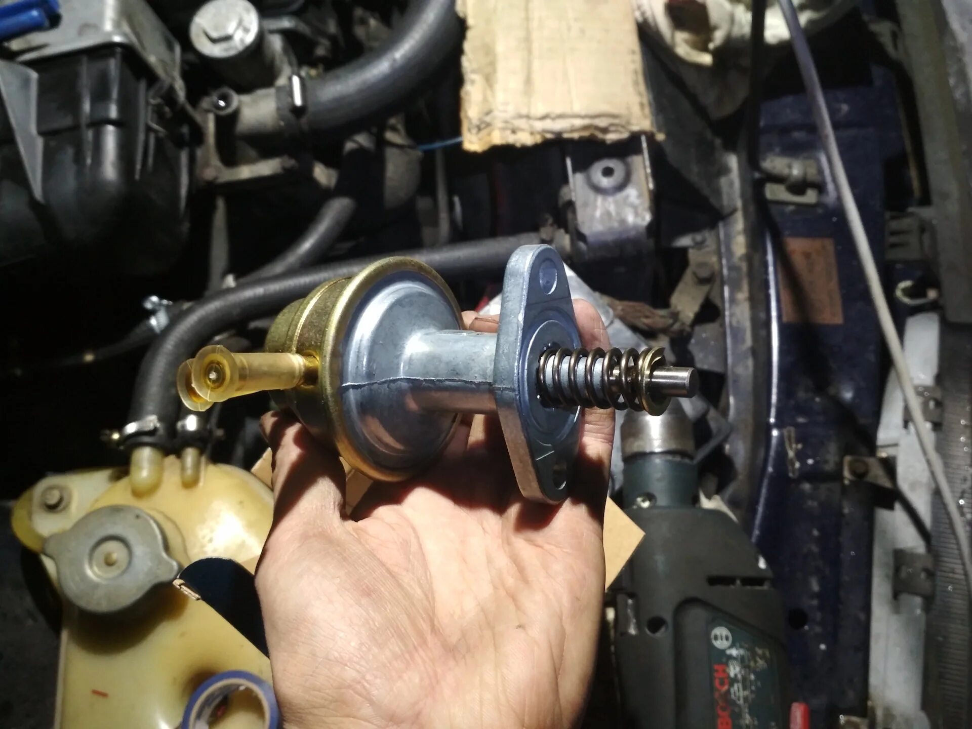 Насос топливный вольво fh12. Бензонасос низкого давления 2101-06. 1k0 919 051 da стопорная шайба драйв. Бензин насос audi q5. Клапан давления топлива вольво фш12.