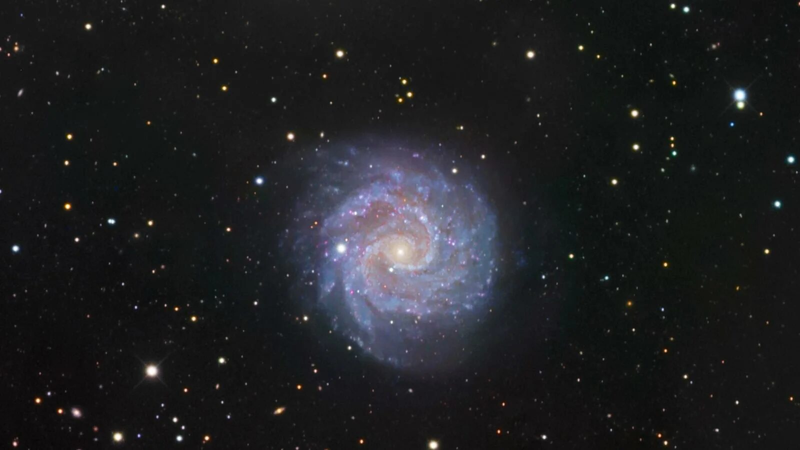 Рассеянное звёздное скоплени. Галактика открылась новая. Созвездия галактики туманности. Звезда на небе вблизи. Пылевая туманность.