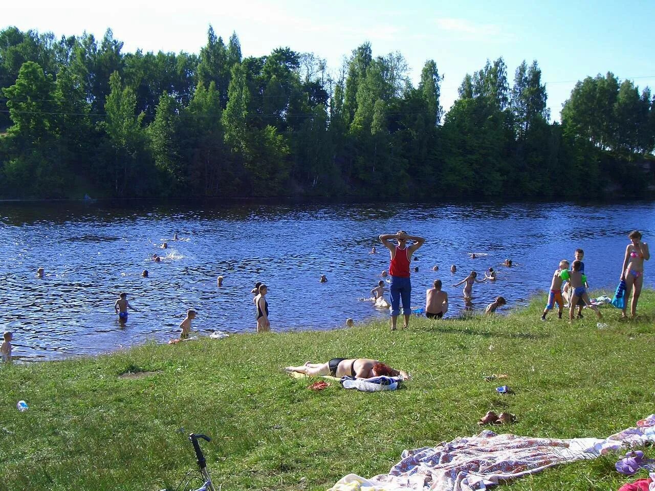 Погода в сланцах на неделю ленинградской области. Река Плюсса сланцы пляж. Пляж в лучках Сланцевского района. Река Плюсса в Сланцах. Пляж озера Вереви.