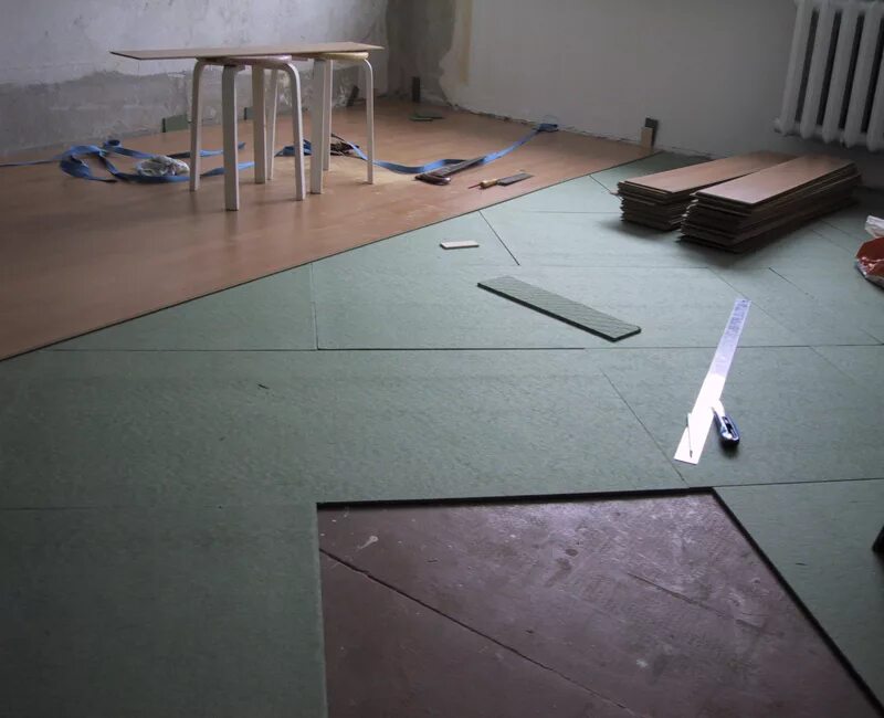 Положить ламинат бетонный. Подложка хвойная steico underfloor. утеплитель на пол под ламинат на бетонный пол. изоплат под ламинат. хвойная подложка под линолеум на бетонный пол.