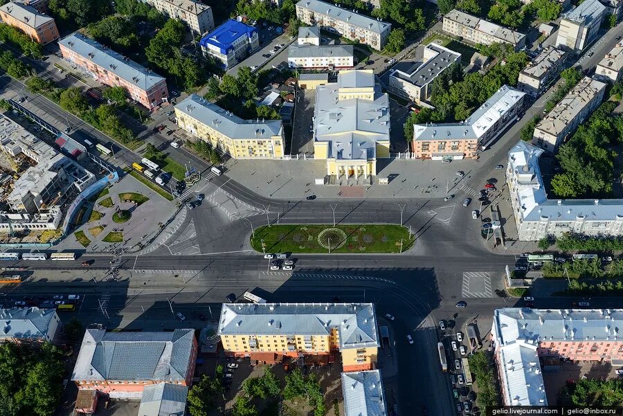 Площадь октября барнаул. Барнаул Октябрьская площадь. Площадь октября Барнаул вид сверху. Площадь Ленина Барнаул с высоты.