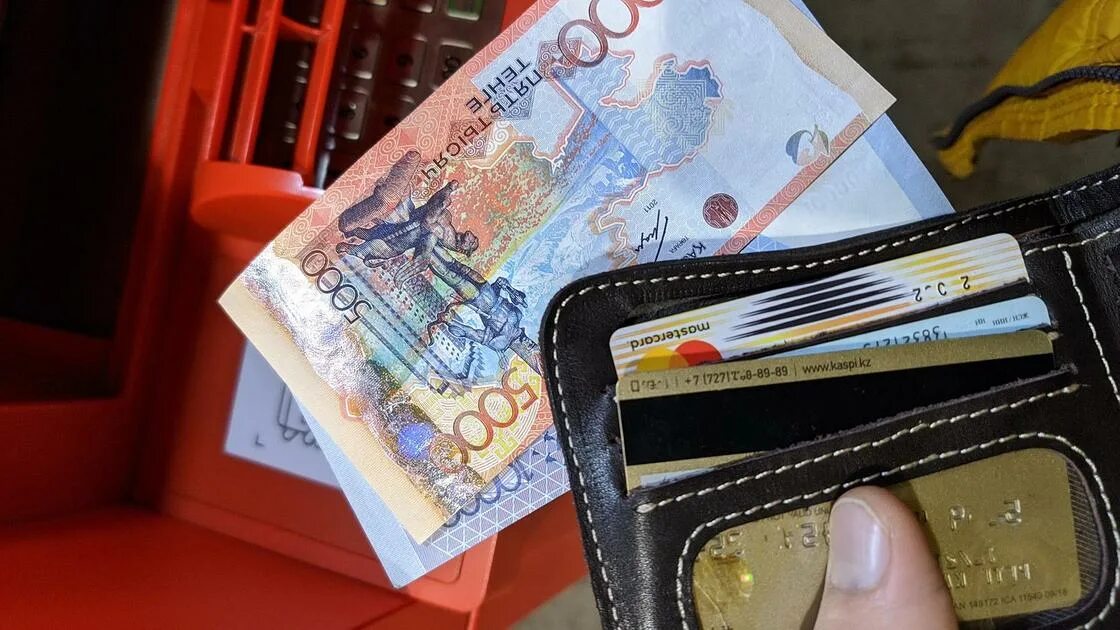 Тенге мошенники банк. Кредитная карта казахстан. Казахстанская банковская карта. Пластиковые карточки. Как оформить казахстанскую банковскую.
