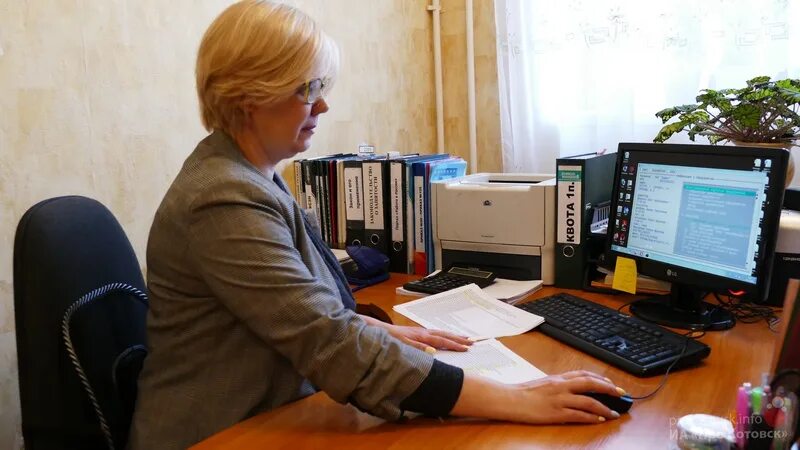 Биржа труда котовск. Директор центра занятости населения. Центр занятости Котовск Тамбовская область. Специалист ЦЗН Плавска. Биржа труда г Котовска.