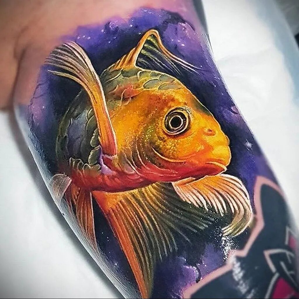 тату маленькая рыбка. татуировка рыбки. тату золотая рыбка. тату рыбы для мужчин. тату в виде рыбы.