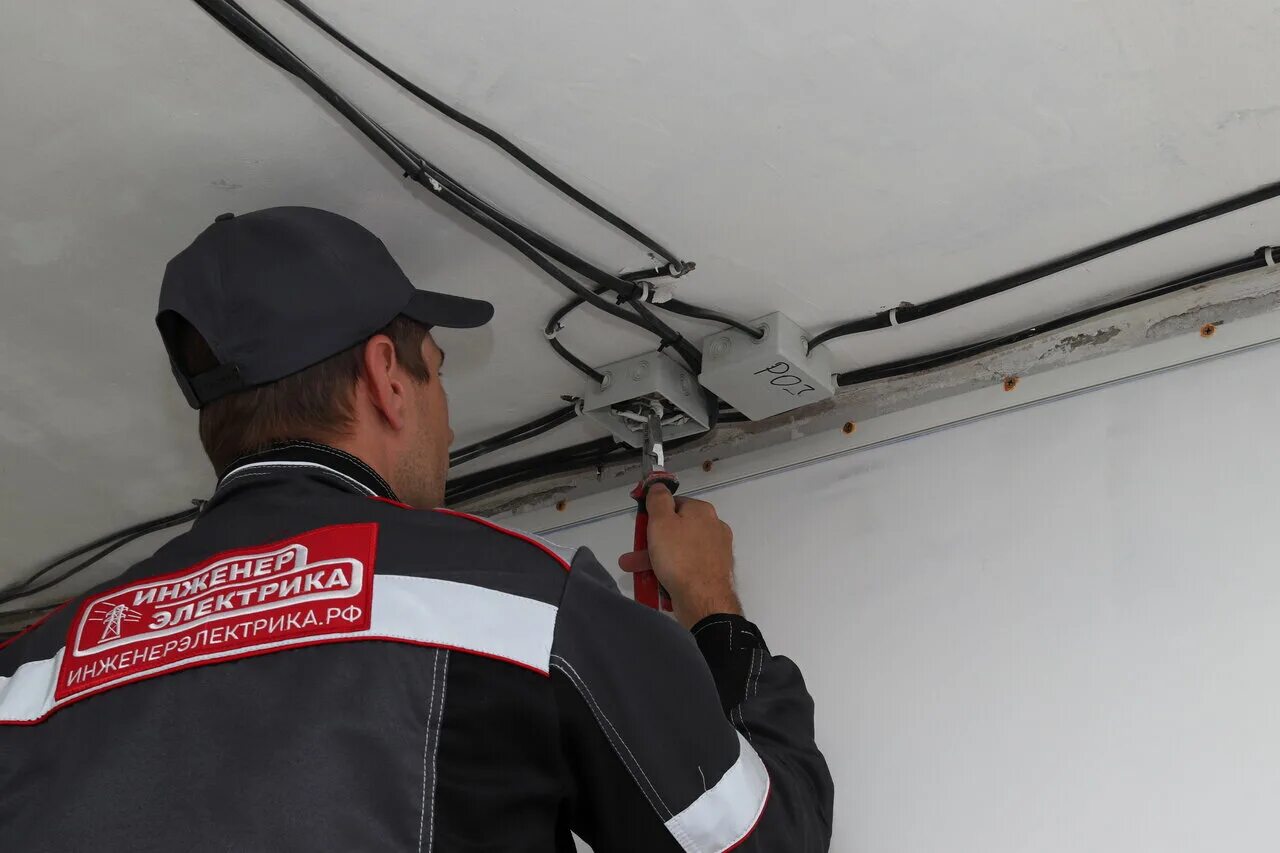 Электрика. Монтаж электрики. Электрик в квартире. Электрика. Электромонтаж в квартире.