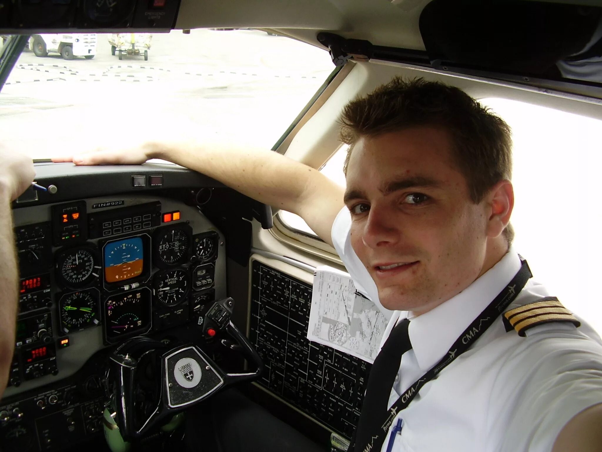 First officer. Пилот Джон Мелби. Йонас Софли пилот. Пилот Фрэнк Эндрю.